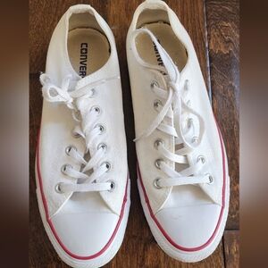 Converse Men's Chuck Taylor Low Top Size 7.5
